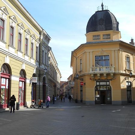 Akos Apartman Appartement Eger Buitenkant foto