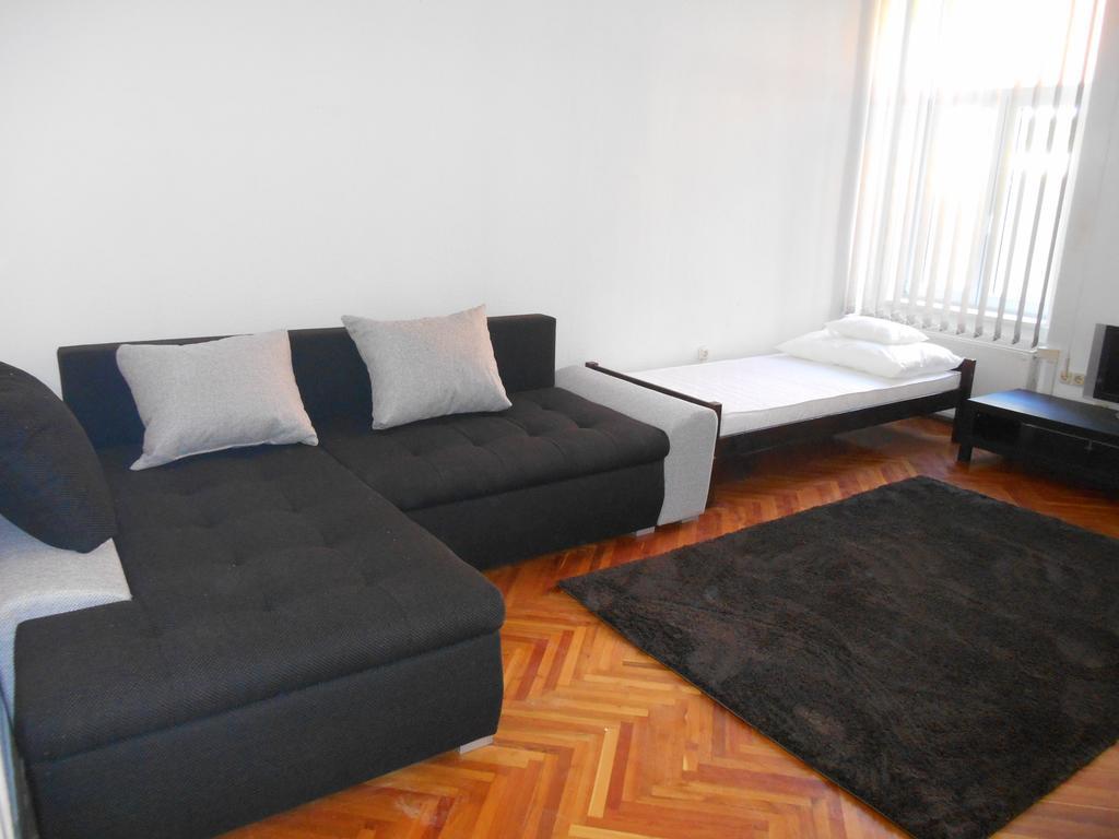 Akos Apartman Appartement Eger Buitenkant foto
