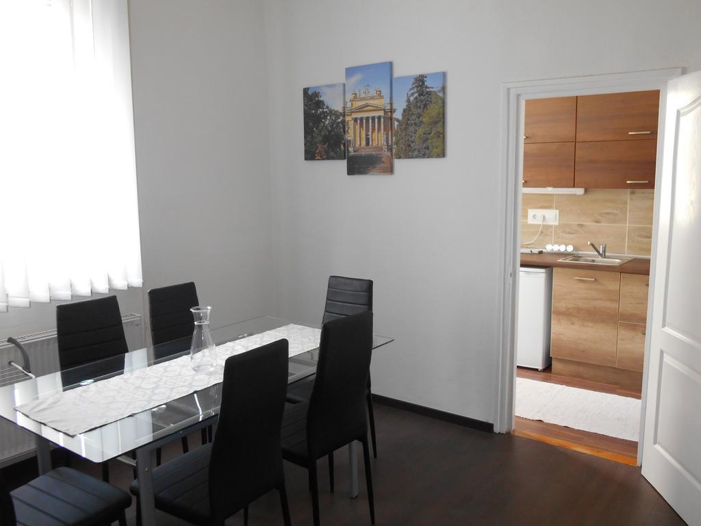 Akos Apartman Appartement Eger Buitenkant foto