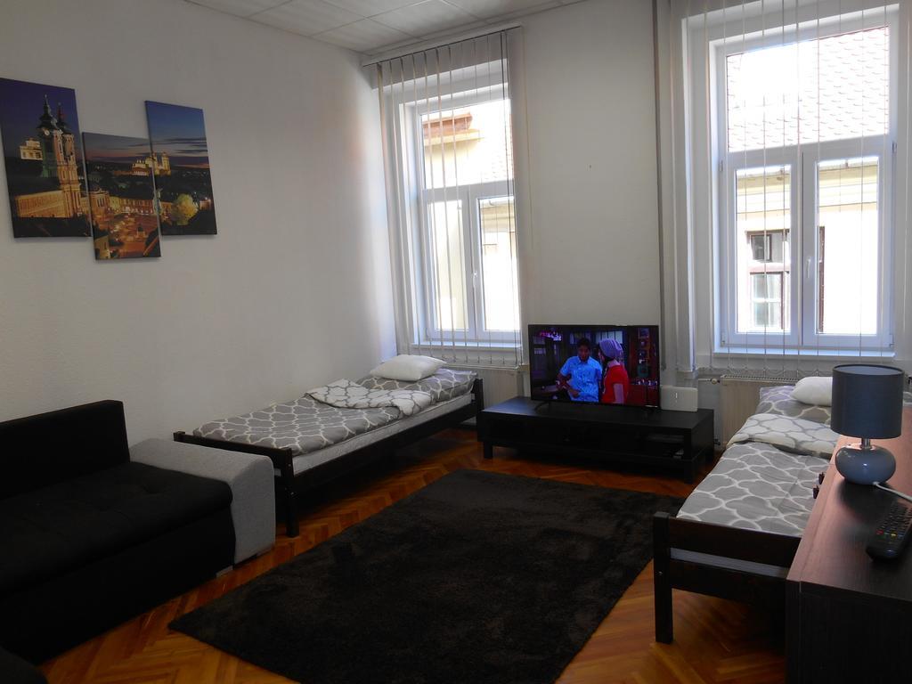 Akos Apartman Appartement Eger Buitenkant foto