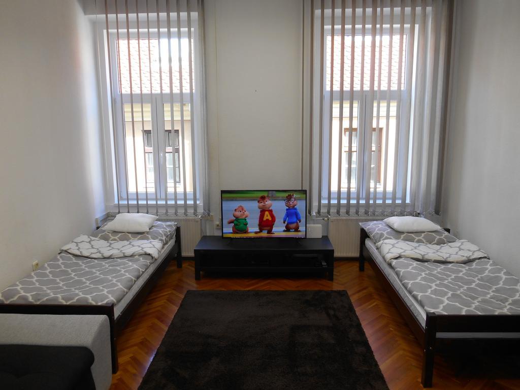 Akos Apartman Appartement Eger Buitenkant foto