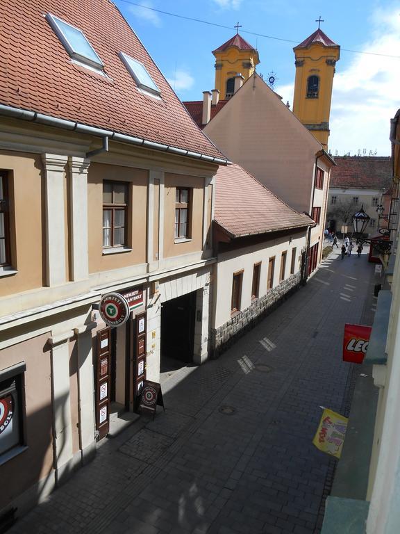 Akos Apartman Appartement Eger Buitenkant foto