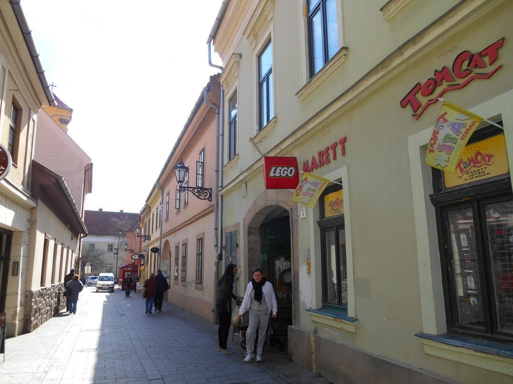 Akos Apartman Appartement Eger Buitenkant foto